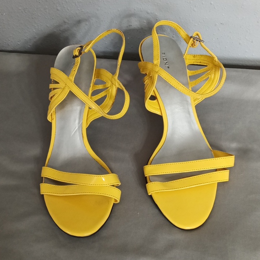 👟 Fioni Yellow Heels Size 9